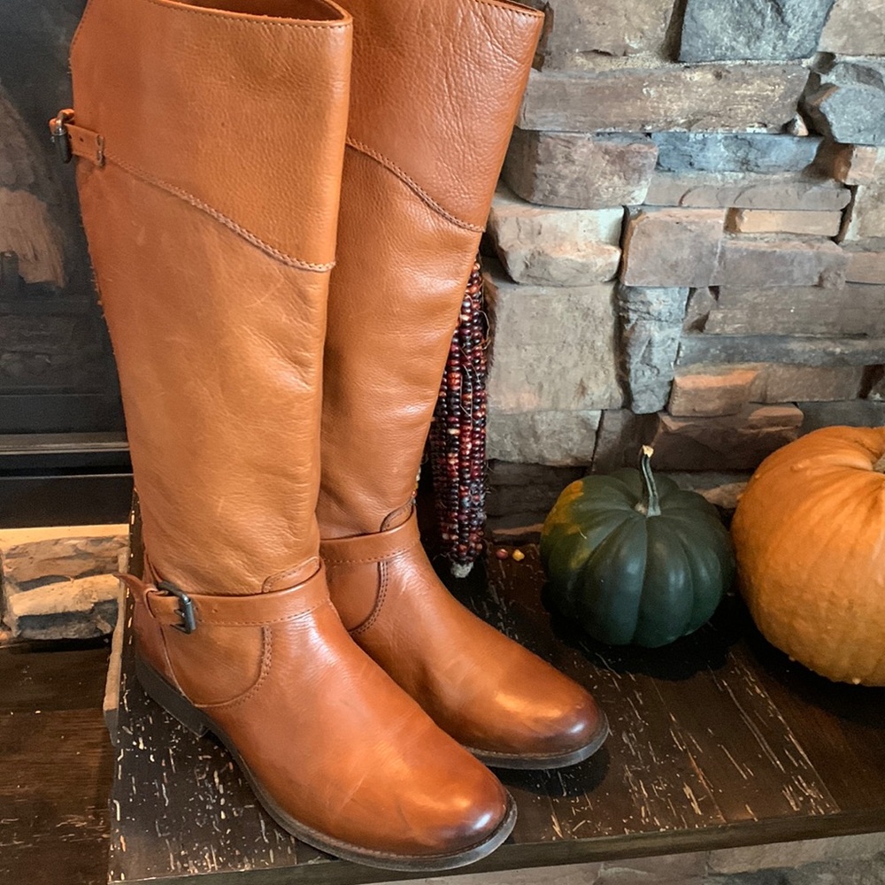 Frye boots knee high leather in Cognac size 10, 6” opening